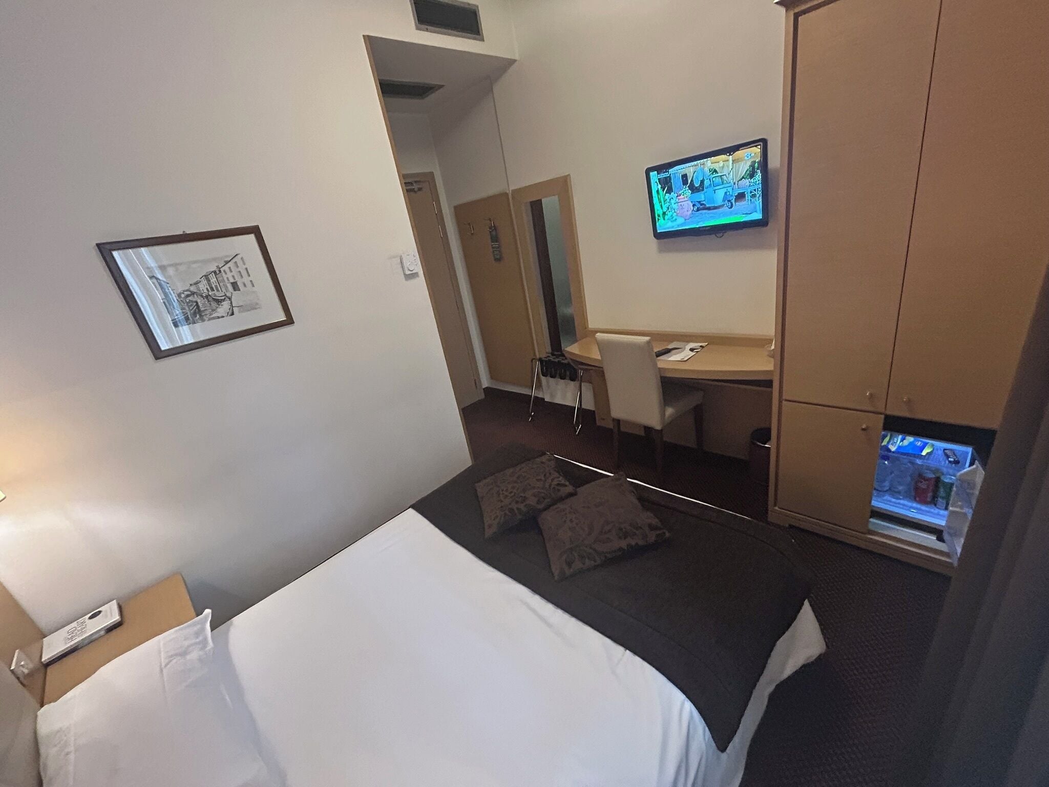 smart-small double | 1 bedroom, hypo-allergenic bedding, down duvets, minibar