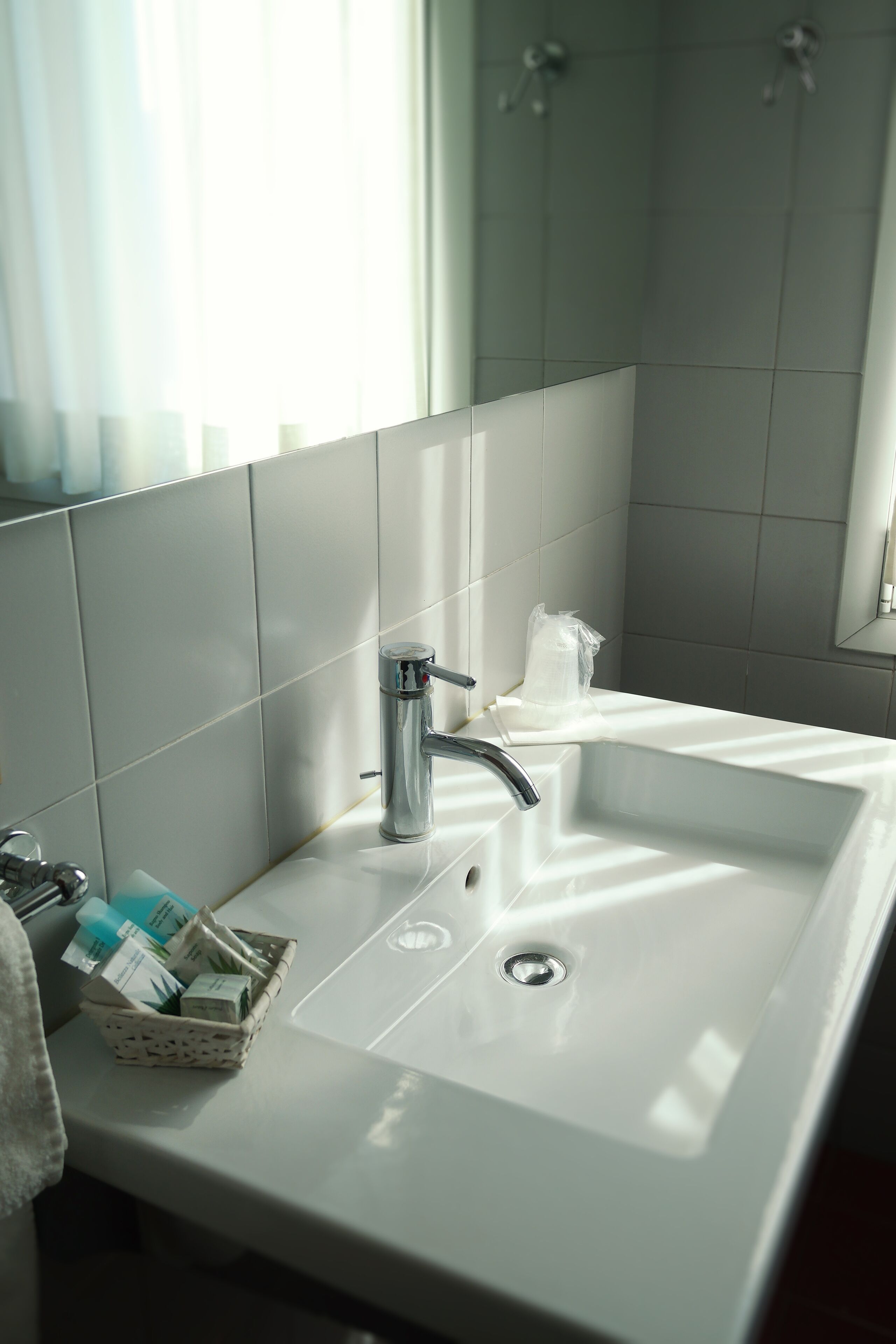 economy single room | bathroom | shower, hair dryer, bidet, towels