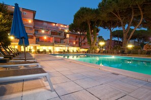 Front of property – evening/night - Versilia Palace Hotel (Pietrasanta)