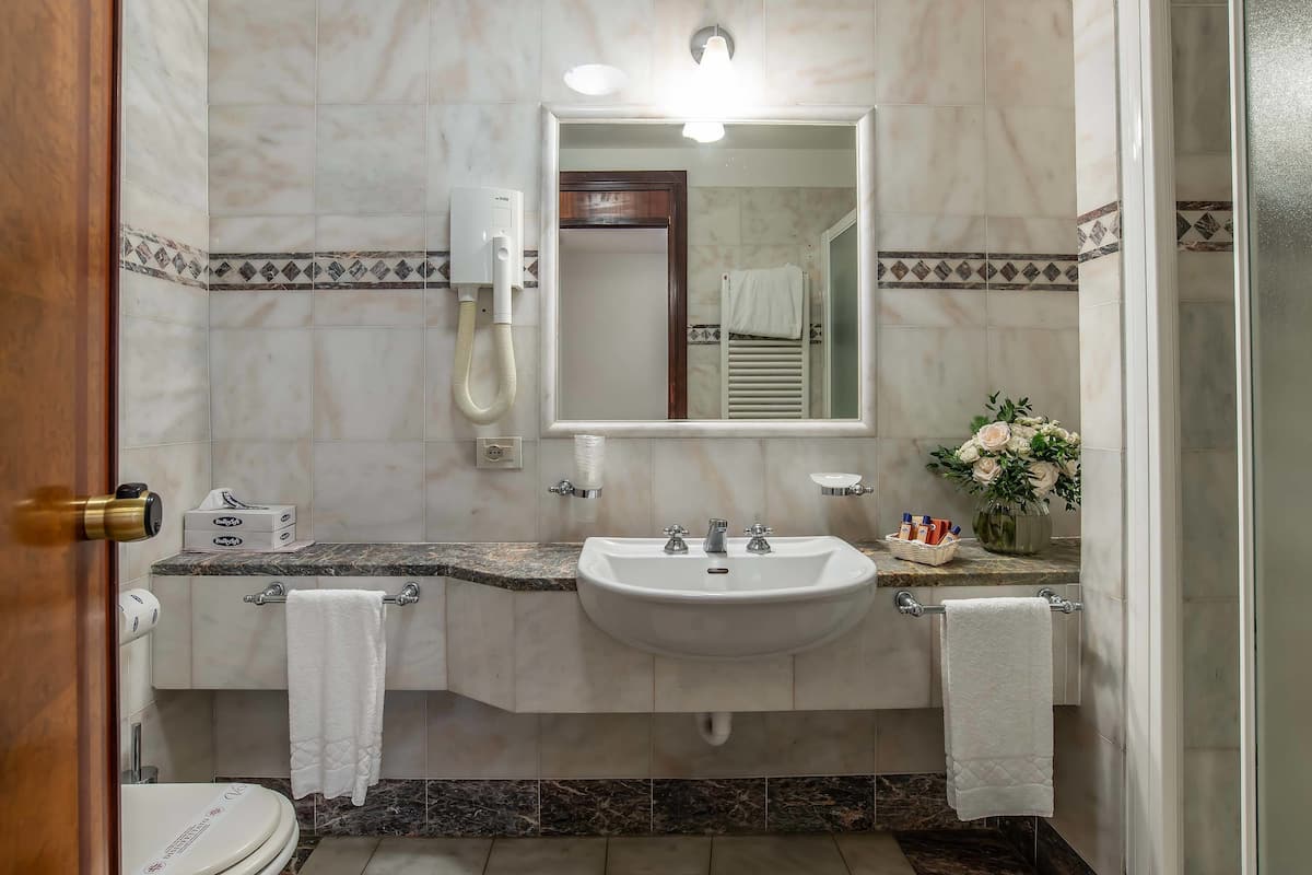 superior single room | room amenity