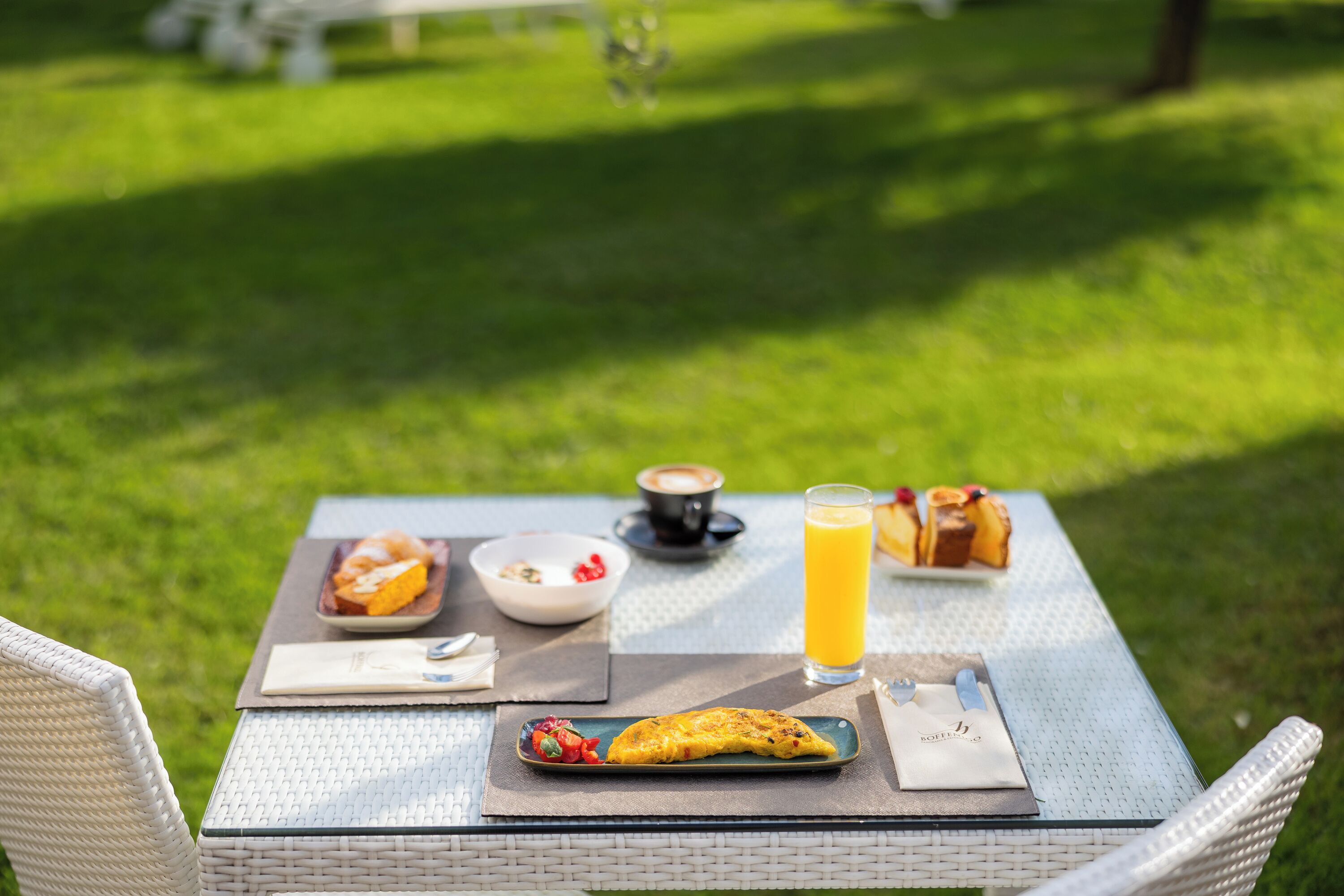 朝食 (ビュッフェ)、毎日提供 (無料)