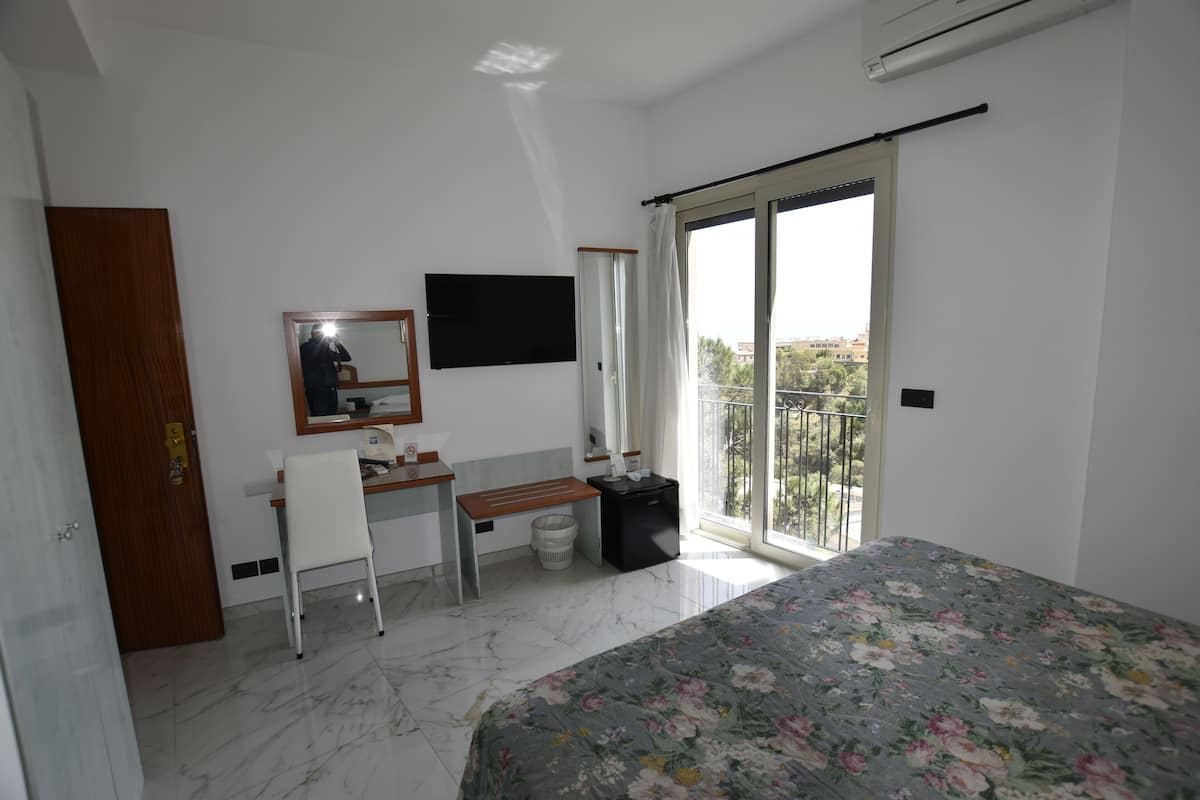 Classic Double Room, Partial Sea View