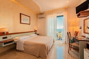 Superior Double Room, Balcony, Sea View | In-room safe, desk, iron/ironing board, free WiFi - Hotel Condor (Taormina)