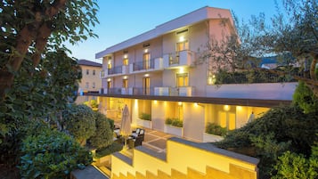 Privatstrand in der NĂ€he, weiĂer Sandstrand, Shuttle zum Strand