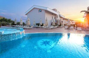 Seasonal outdoor pool, open 8:00 AM to 8:00 PM, pool umbrellas - Virgilio Grand Hotel (Sperlonga)