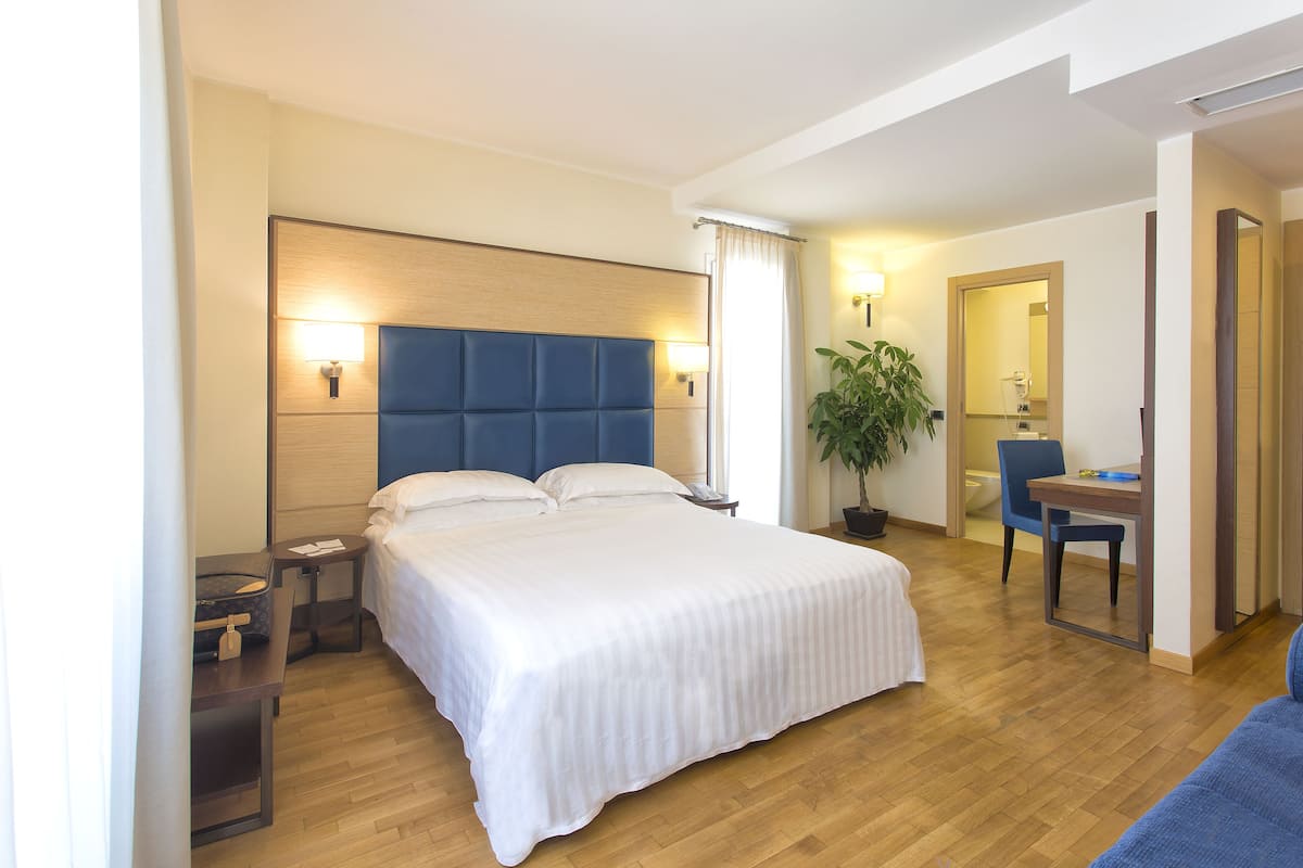 Minibar, in-room safe, desk, soundproofing