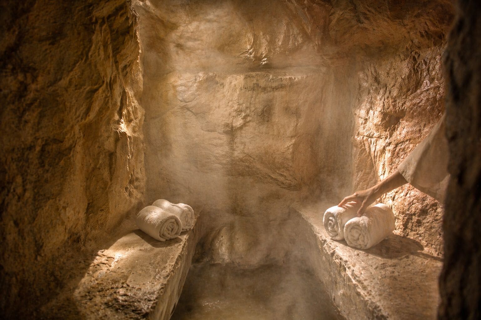 Parihoitohuone(ita), turkkilainen sauna, vartalohoitoja, aromaterapiaa