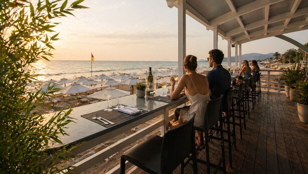 A seaside restaurant with outdoor seating overlooking the beach and ocean. - Virgilio Grand Hotel (Sperlonga)