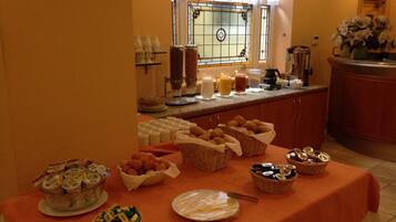 Desayuno bufé gratuito y diario