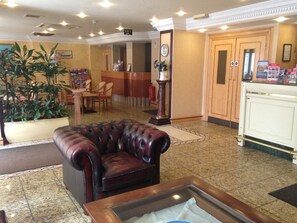 Área de estar no saguão