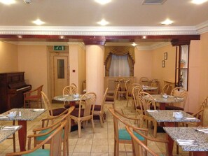 Tägliches inbegriffenes Frühstücksbuffet