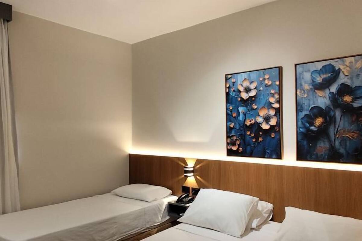 Minibar, free WiFi, bed sheets