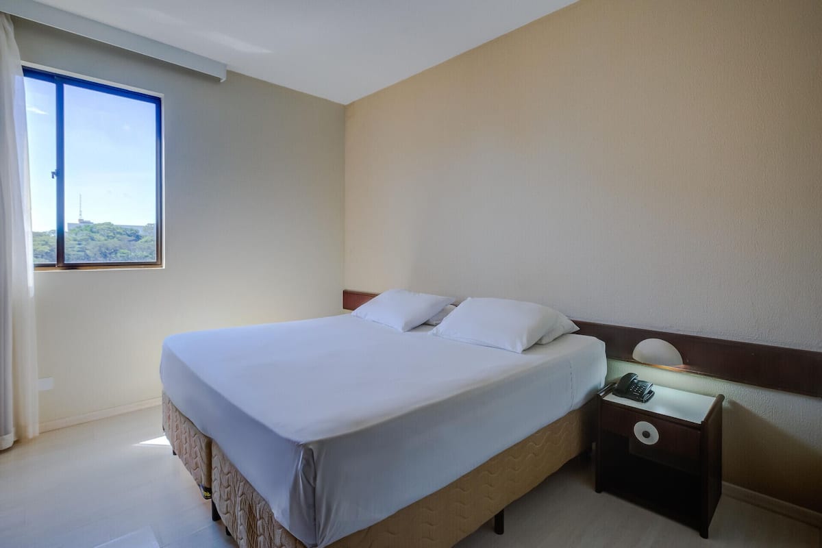 Minibar, accès au Wi-Fi (inclus), literie fournie