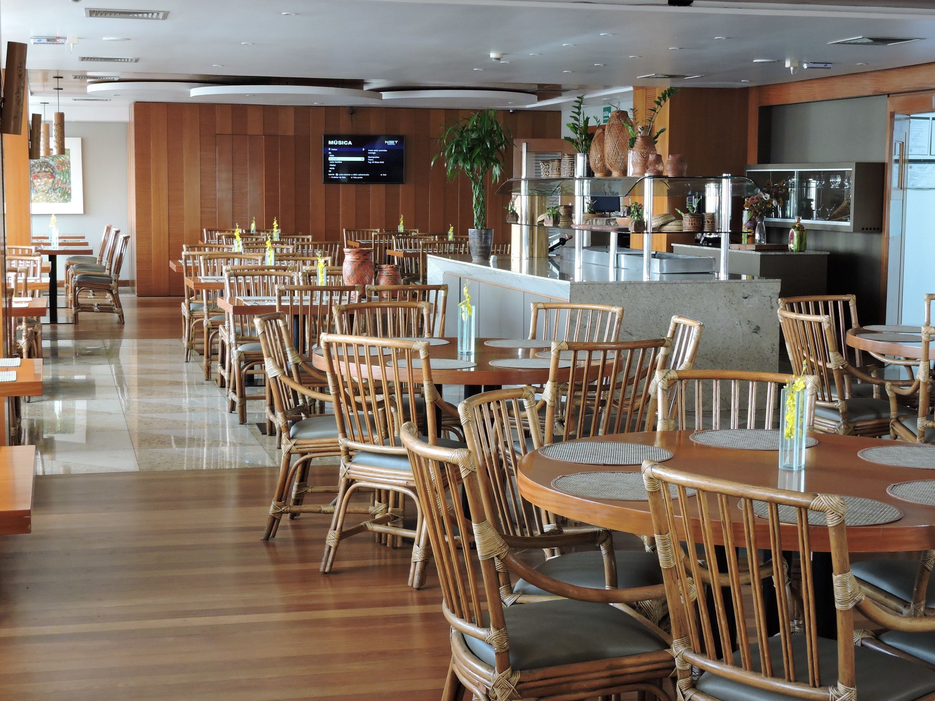 breakfast, lunch and dinner served