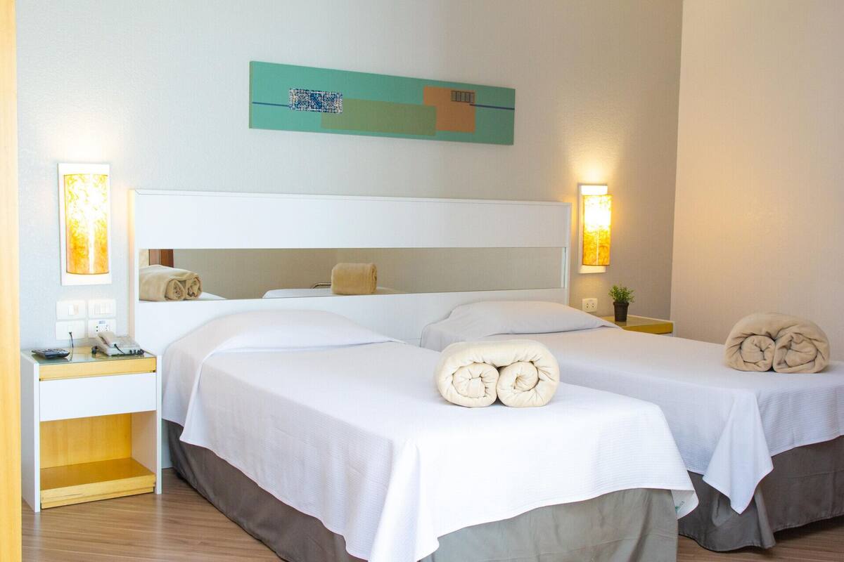 Frigobar, cofres nos quartos, Wi-Fi de cortesia, roupa de cama