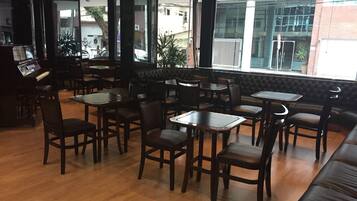 Bar (en el alojamiento)