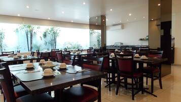 Breakfast, lunch and dinner served