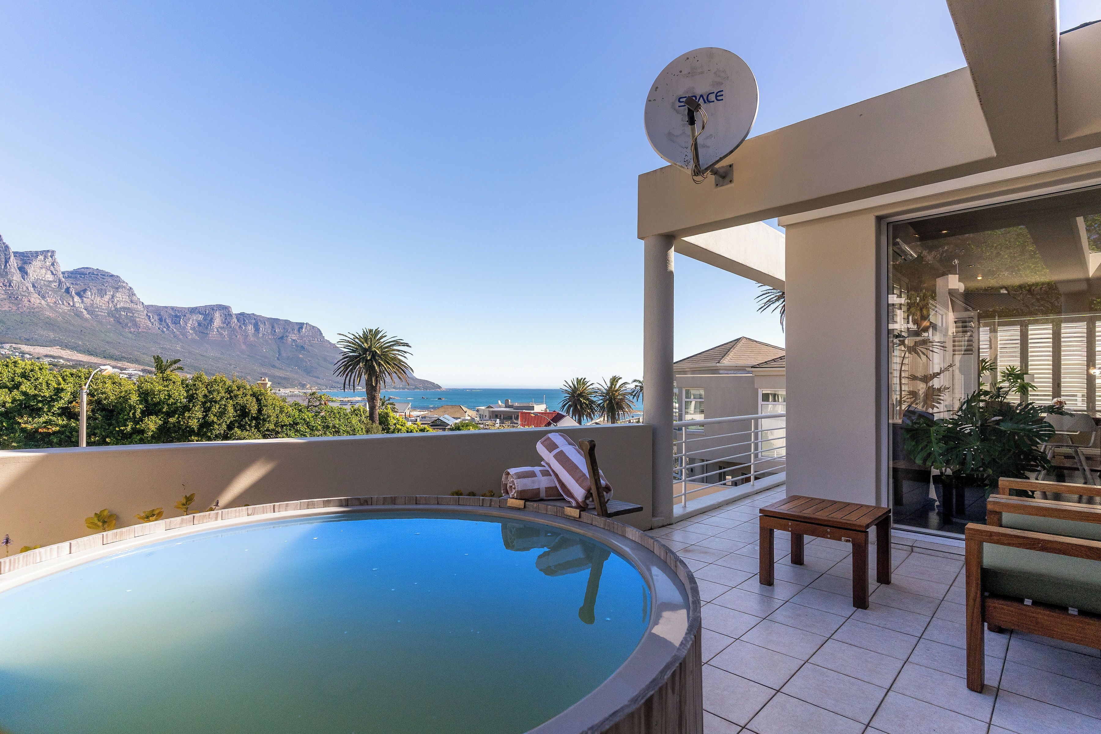 Sky Three Bedroom Family Suite | Terraza o patio