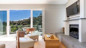 Wood Fired Hot Tub Villa Ocean | Wohnbereich