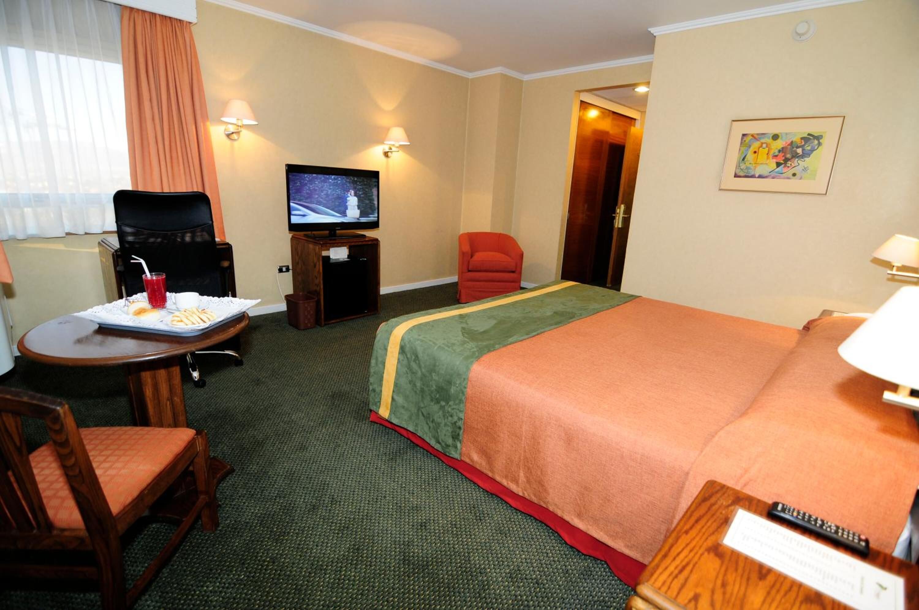 standard room | 1 bedroom, premium bedding, minibar, in-room safe