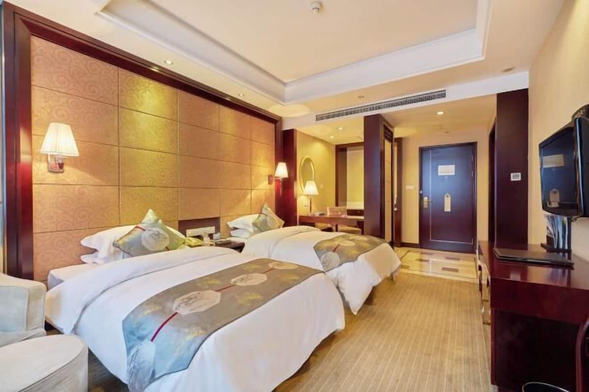 Minibar, in-room safe, desk, blackout curtains