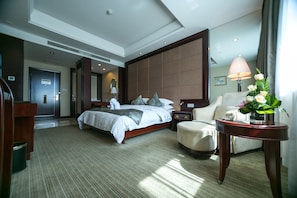 Deluxe Double Room | Minibar, in-room safe, desk, blackout curtains - Huangshan International Hotel (Huangshan)