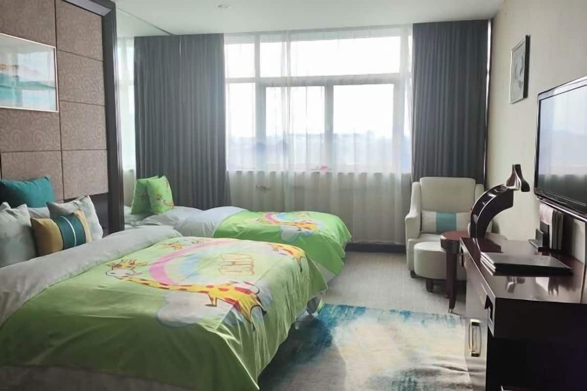 Minibar, in-room safe, desk, blackout curtains