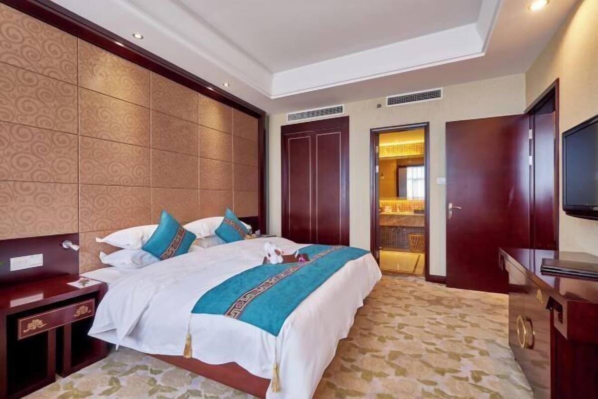 Minibar, in-room safe, desk, blackout curtains