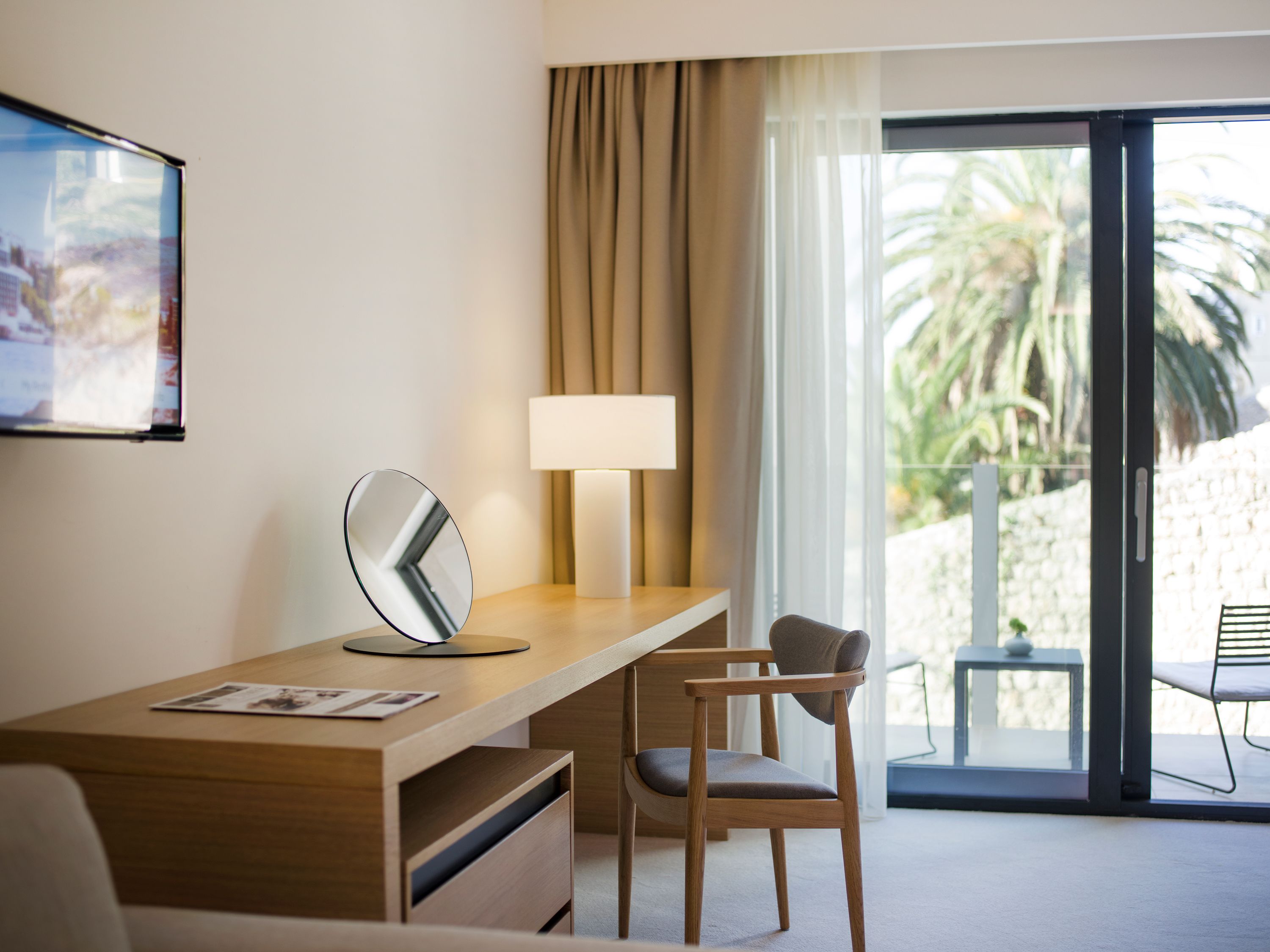 comfort room, balcony | minibar, in-room safe, desk, free wifi