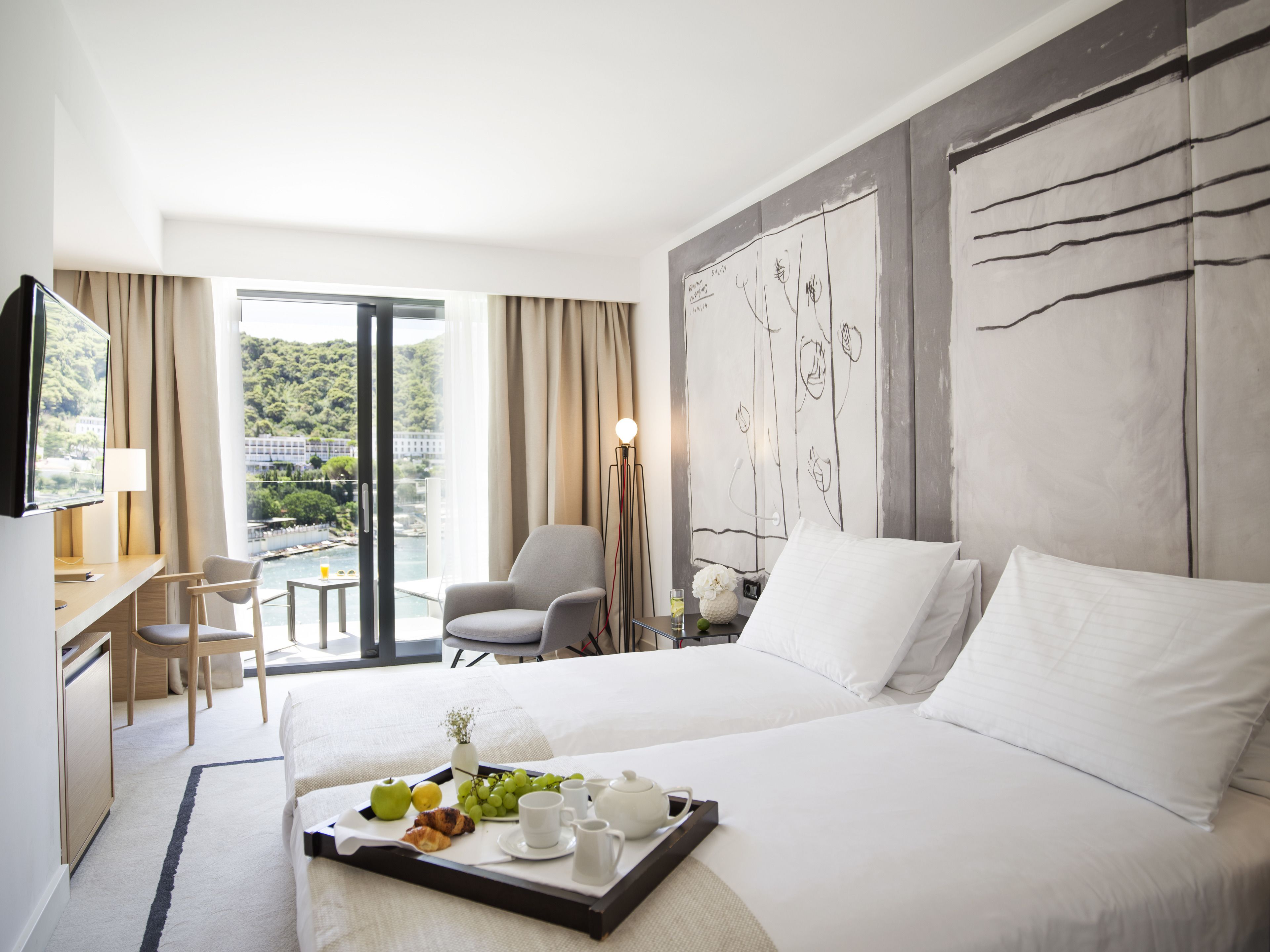 superior double room, balcony | minibar, in-room safe, desk, free wifi