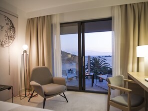 Deluxe Double Room, Balcony, Sea View | Minibar, in-room safe, desk, free cribs/infant beds - Hotel Kompas (Dubrovnik)