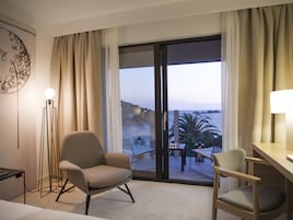Quarto casal luxo, sacada, vista para o mar | Frigobar, cofres nos quartos, escrivaninha, berços grátis