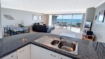 1 bedroom, individually decorated, individually furnished, desk