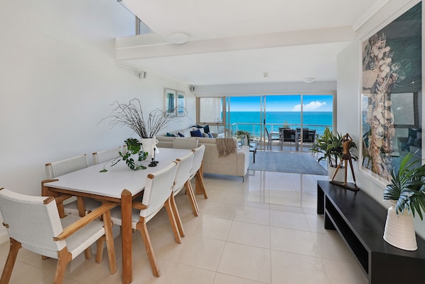 In-room dining - Osprey Apartments (Mooloolaba)