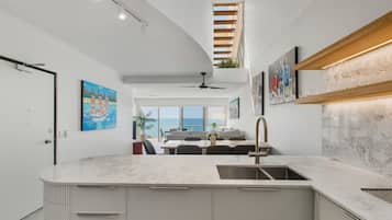 Leilighet – superior, 3 soverom, havutsikt | Eget kjøkken | Kjøleskap, mikrobølgeovn, ovn og kokeplater