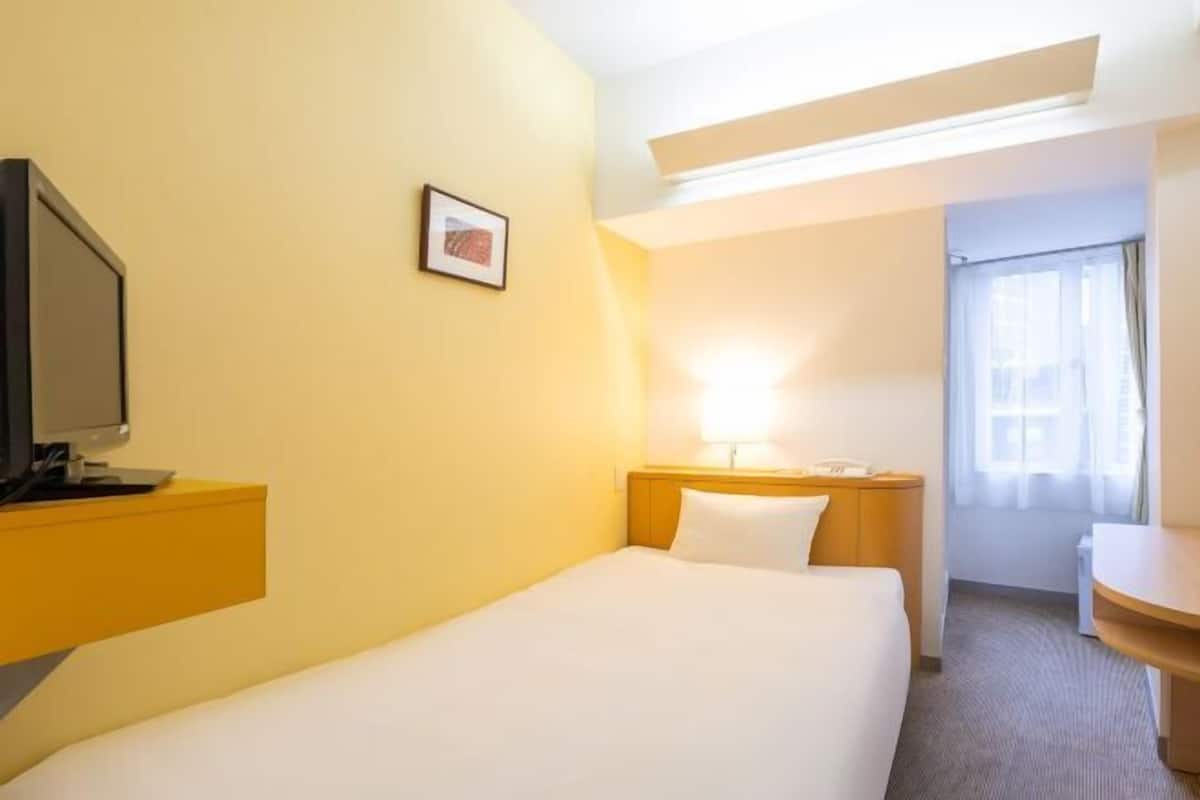 Desk, blackout drapes, iron/ironing board, free WiFi