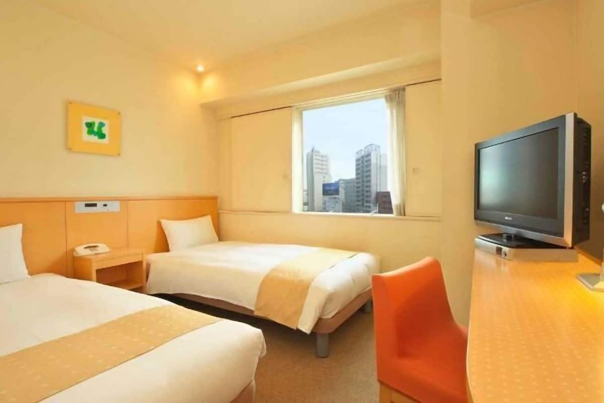 Hypo-allergenic bedding, down duvets, memory-foam beds, desk