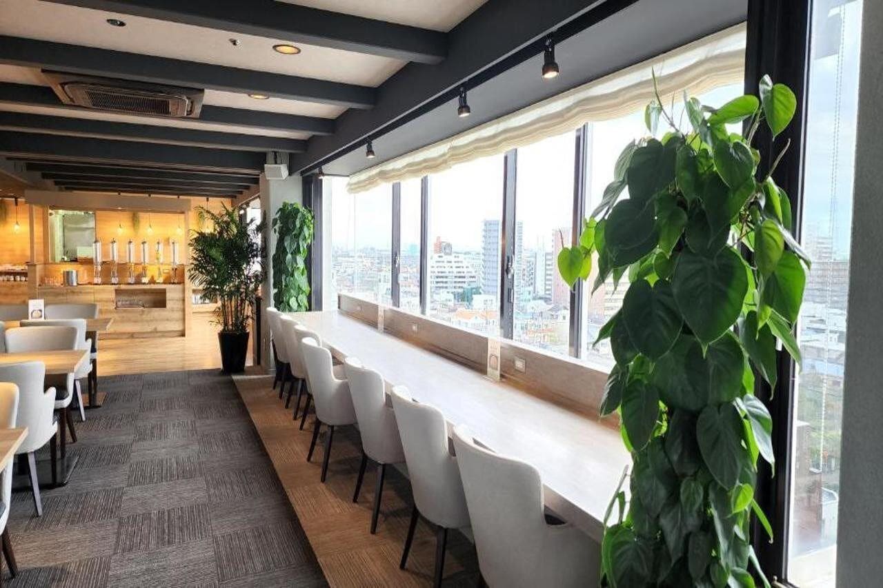 3 restaurants, breakfast, lunch, dinner served; Japanese cuisine 