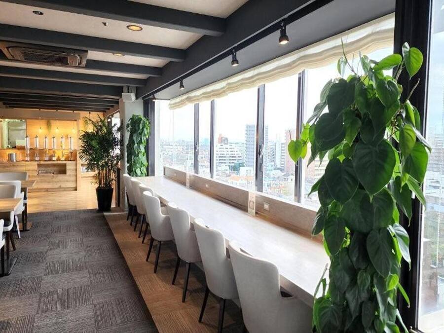 3 restaurants, breakfast, lunch, dinner served; Japanese cuisine