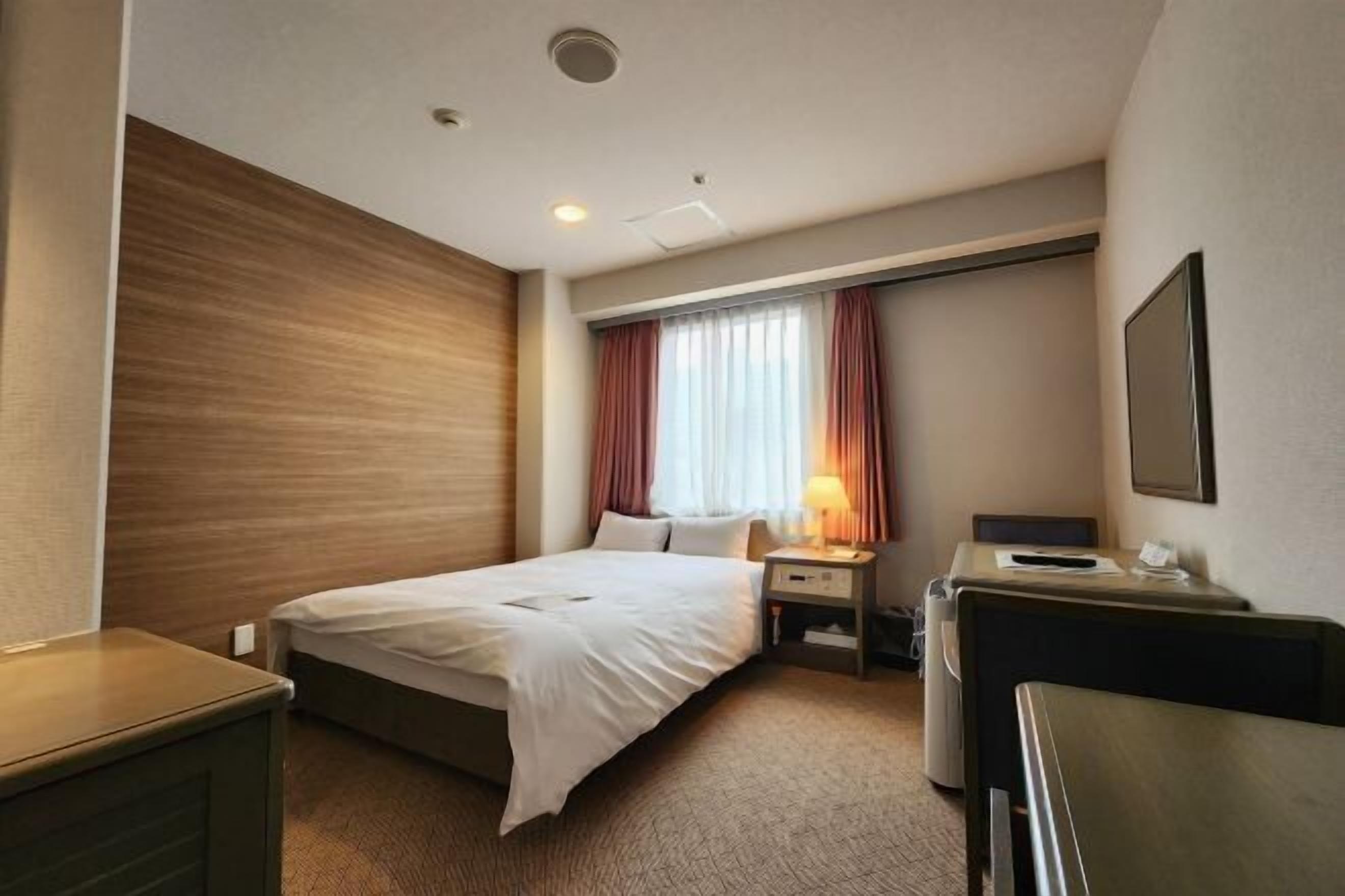 Bureau, rideaux occultants, fer et planche à repasser, Wi-Fi gratuit