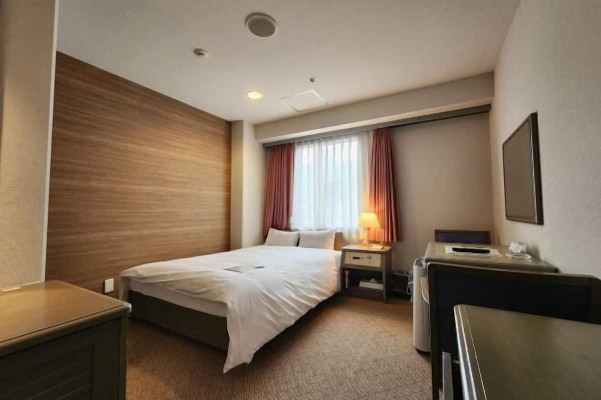 Bureau, rideaux occultants, fer et planche à repasser, Wi-Fi gratuit