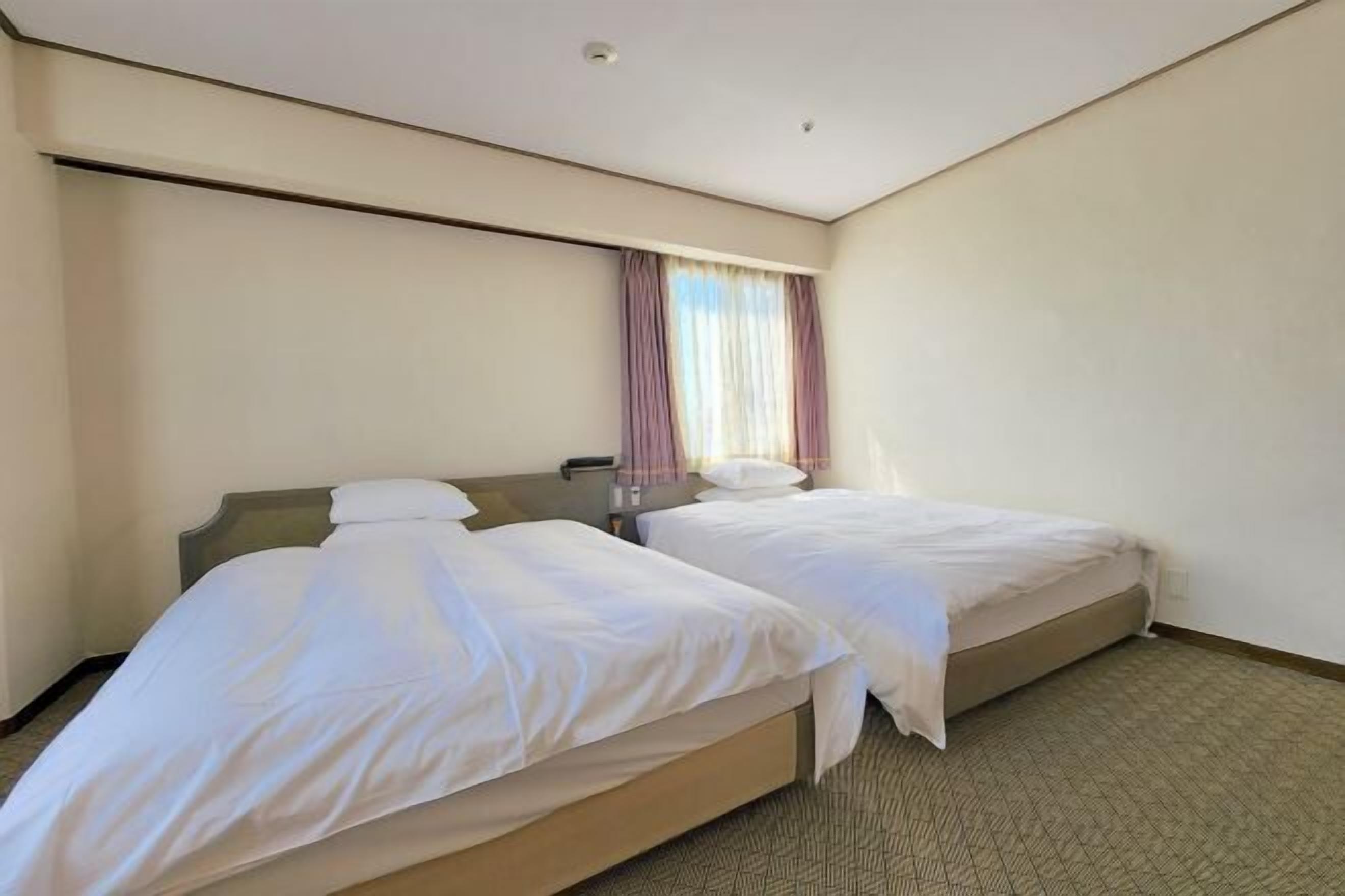 Bureau, rideaux occultants, fer et planche à repasser, Wi-Fi gratuit