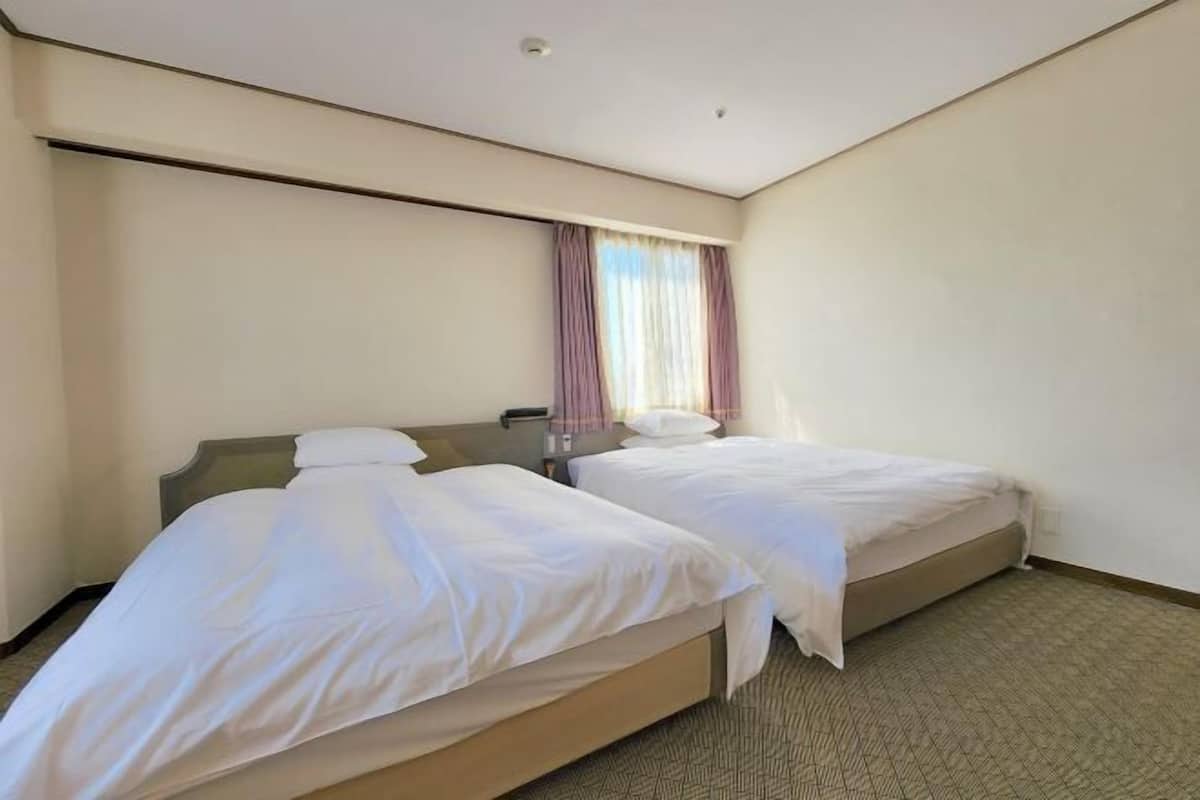 Bureau, rideaux occultants, fer et planche à repasser, Wi-Fi gratuit