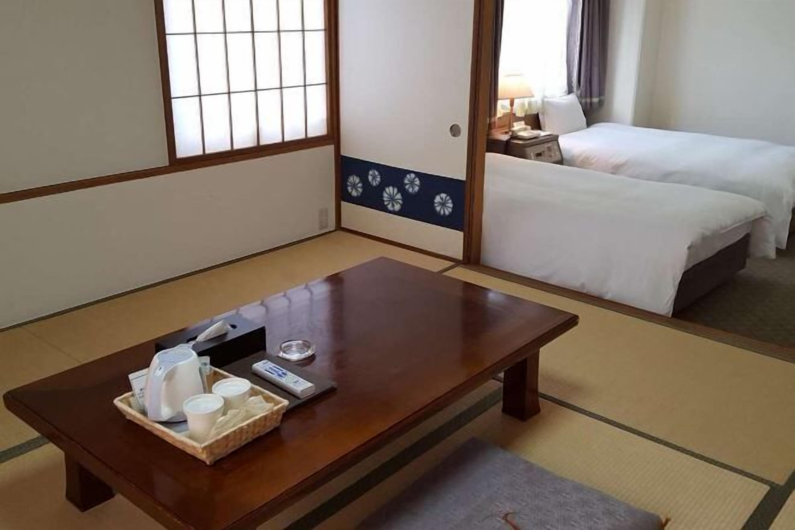 Bureau, rideaux occultants, fer et planche à repasser, Wi-Fi gratuit