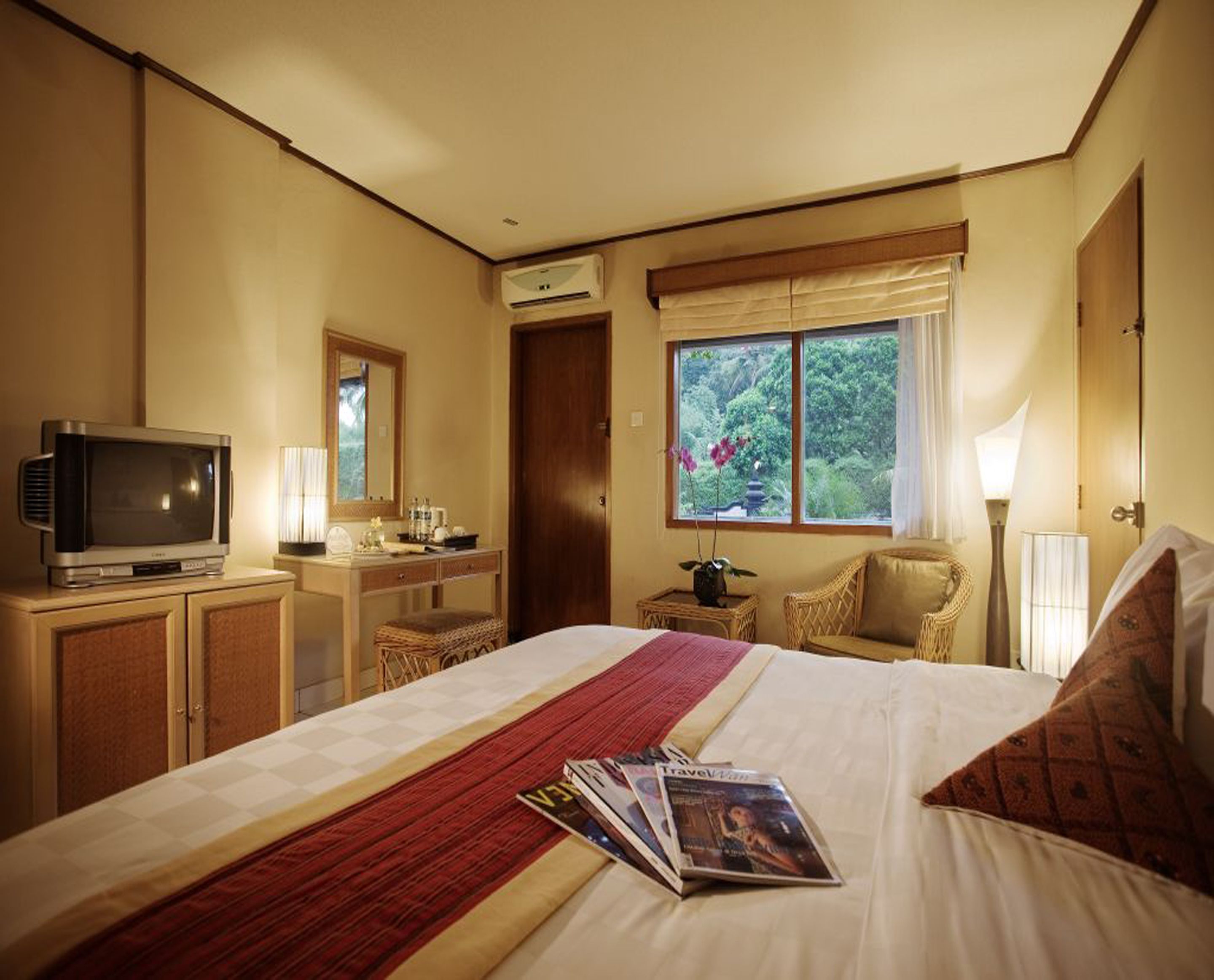 Minibar, desk, laptop workspace, soundproofing