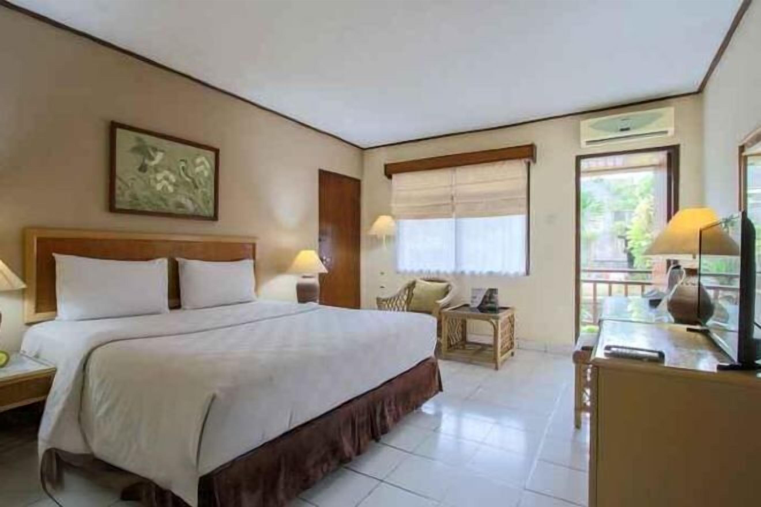 Minibar, desk, laptop workspace, soundproofing