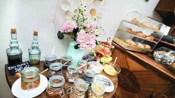 Tägliches Frühstücksbuffet gegen Gebühr