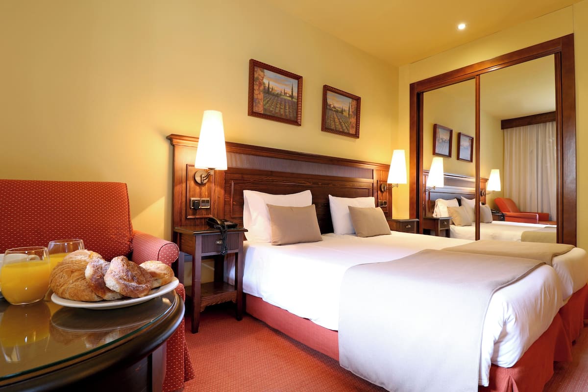 In-room safe, desk, free WiFi, bed sheets