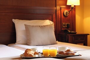 In-room safe, desk, free WiFi, bed sheets