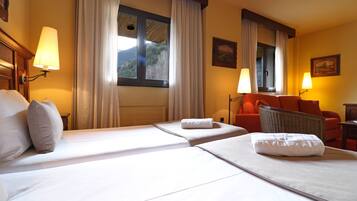 Superior kamer | Een kluis op de kamer, een bureau, gratis wifi, beddengoed